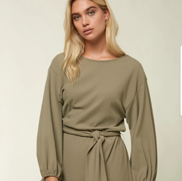ð01.21.21 Host Pick! O'Neill Axel Dress - Picture 2 of 5